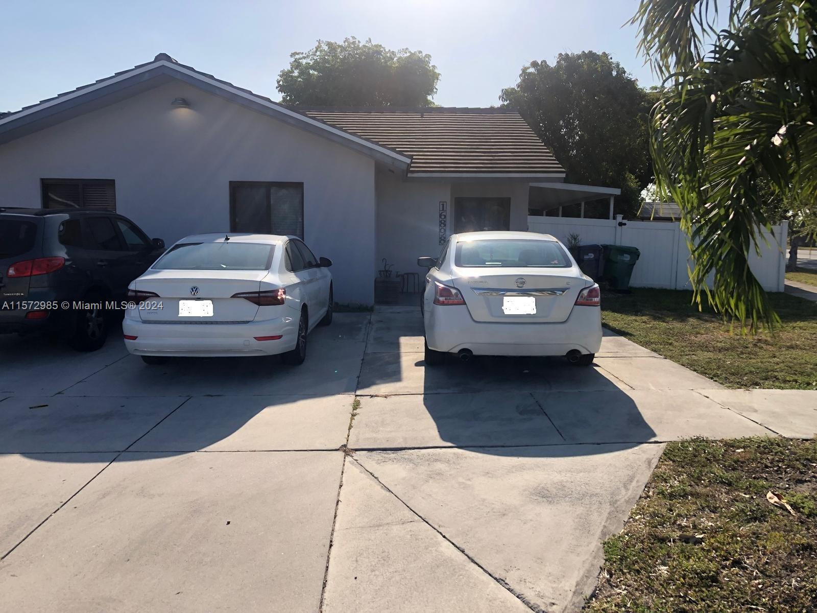 Photo of 16898 NW 70th Ave in Hialeah, FL