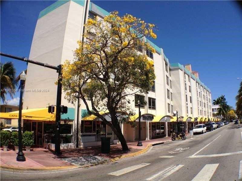 A perfect chance to own this charming studio apartment in the heart of South Beach. Located on the q