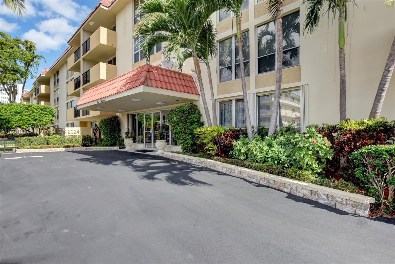 Prime location. Rarely available 2BD/2BA condo located in East Boca just 3 short blocks to the Beach