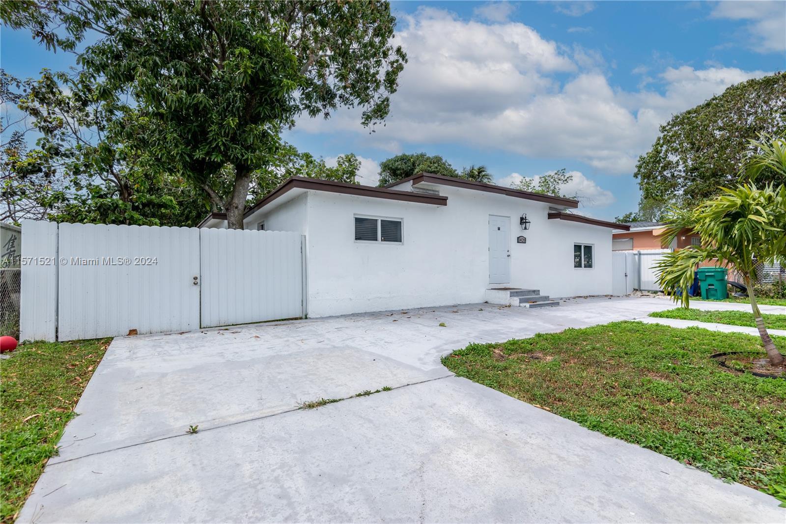 Photo of 1420 NW 116th St in Miami, FL