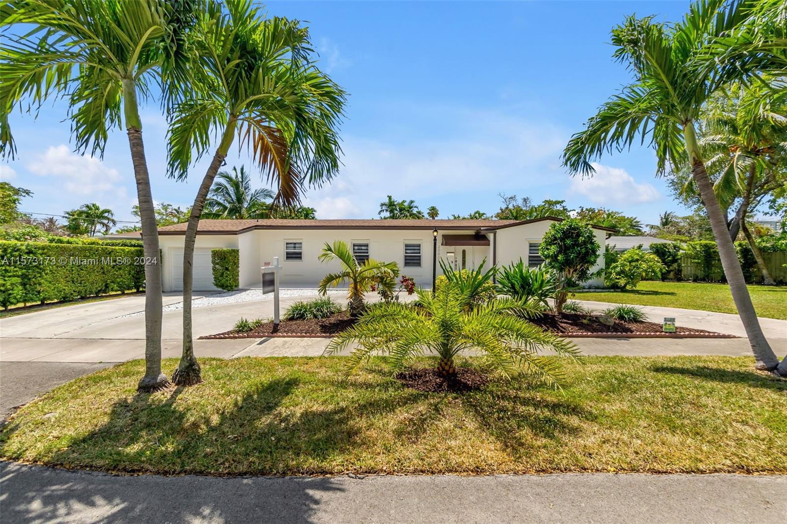 Photo of 2000 N Hibiscus Dr in North Miami, FL