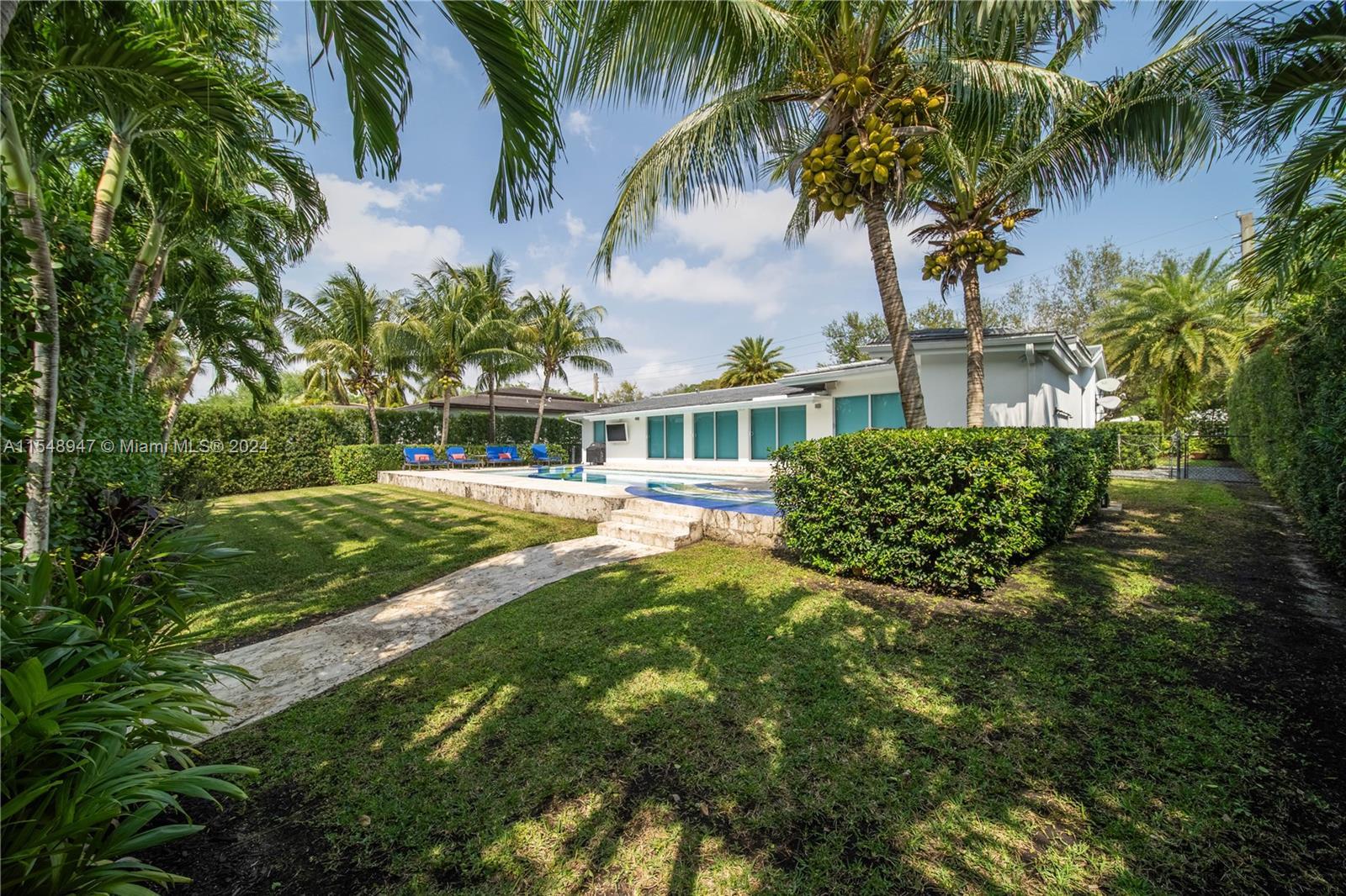 Photo of 4950 Riviera Dr in Coral Gables, FL