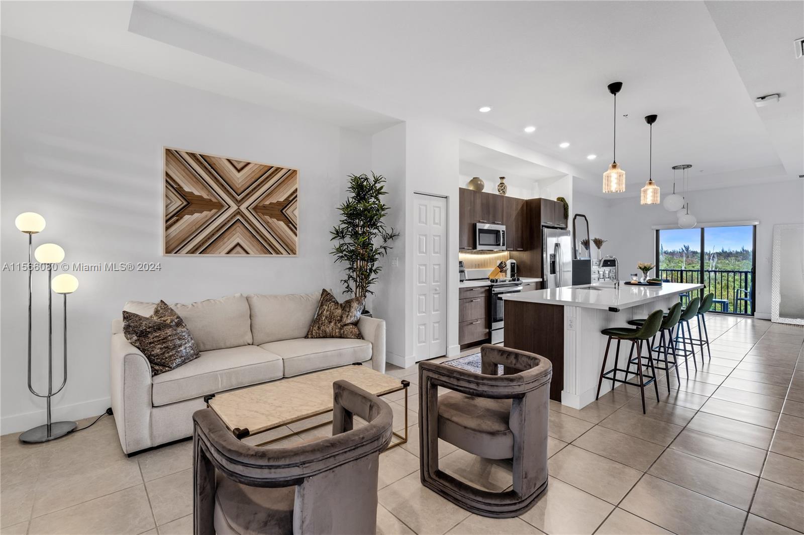"Luxury apartment in Apex Doral! This modern apartment, located on the third floor of the building w