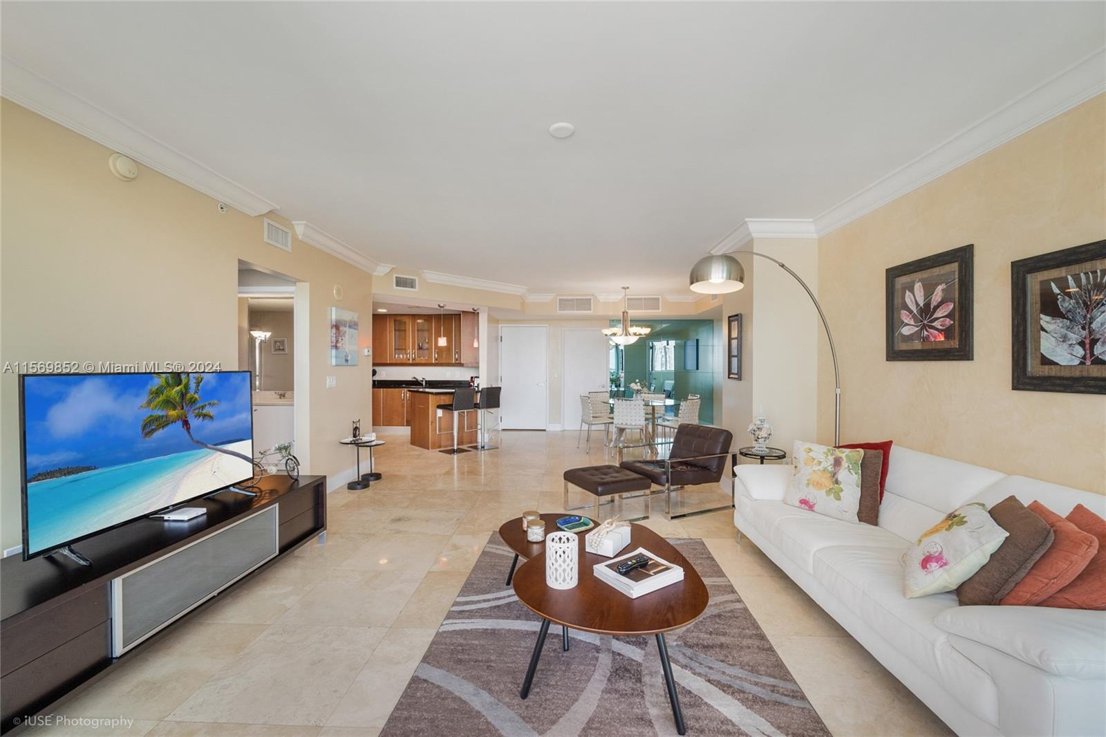Photo of 19400 Turnberry Wy #922 in Aventura, FL
