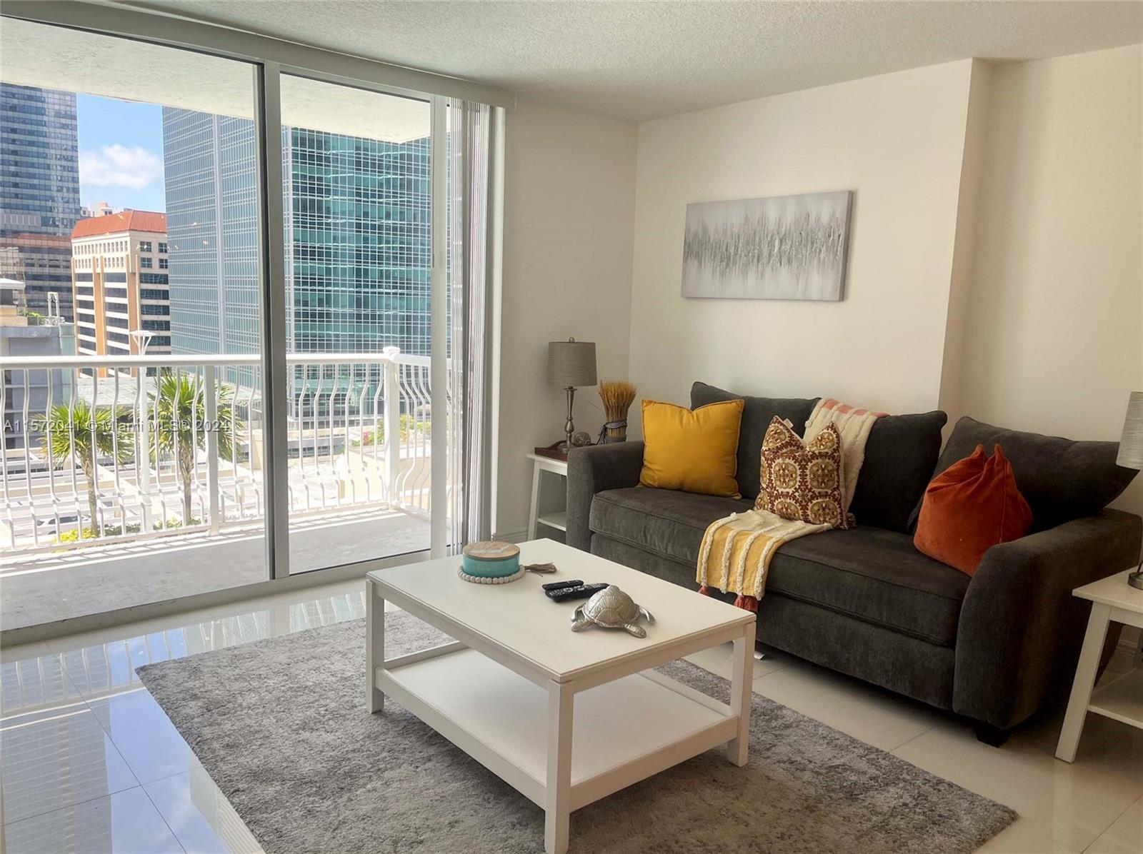 Excellent Opportunity! Here's a standout chance to own in Brickell. Highlighting a private balcony w
