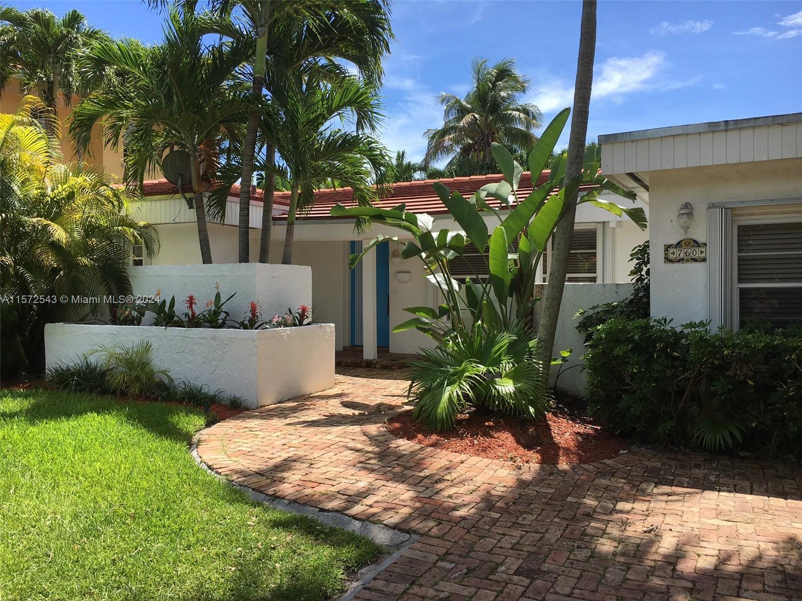 Photo of 760 Allendale Rd in Key Biscayne, FL