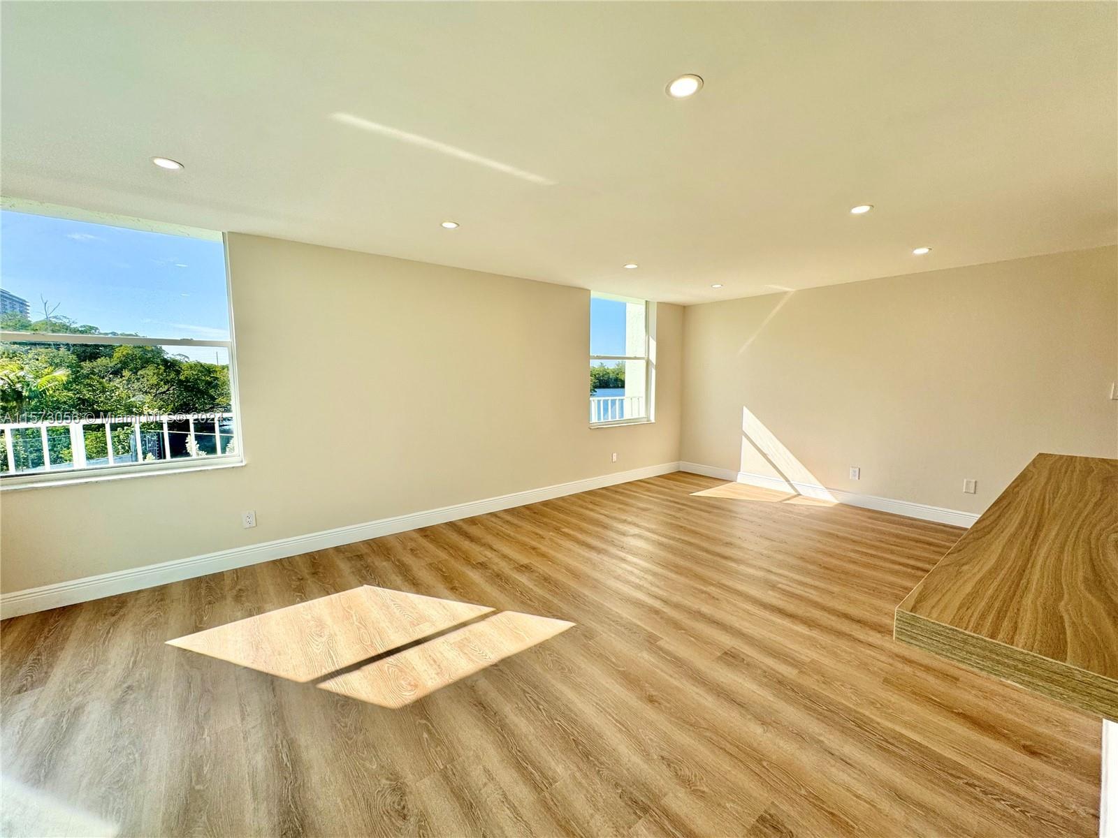 Investing opportunity! Building is being renovated. Price reduced to sell.

Live the Miami lifesty