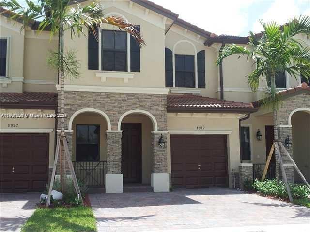 Beautiful townhome with 3 bedrooms, 2 1/2 baths,located in the Heart of Doral. Close to A-rated Scho