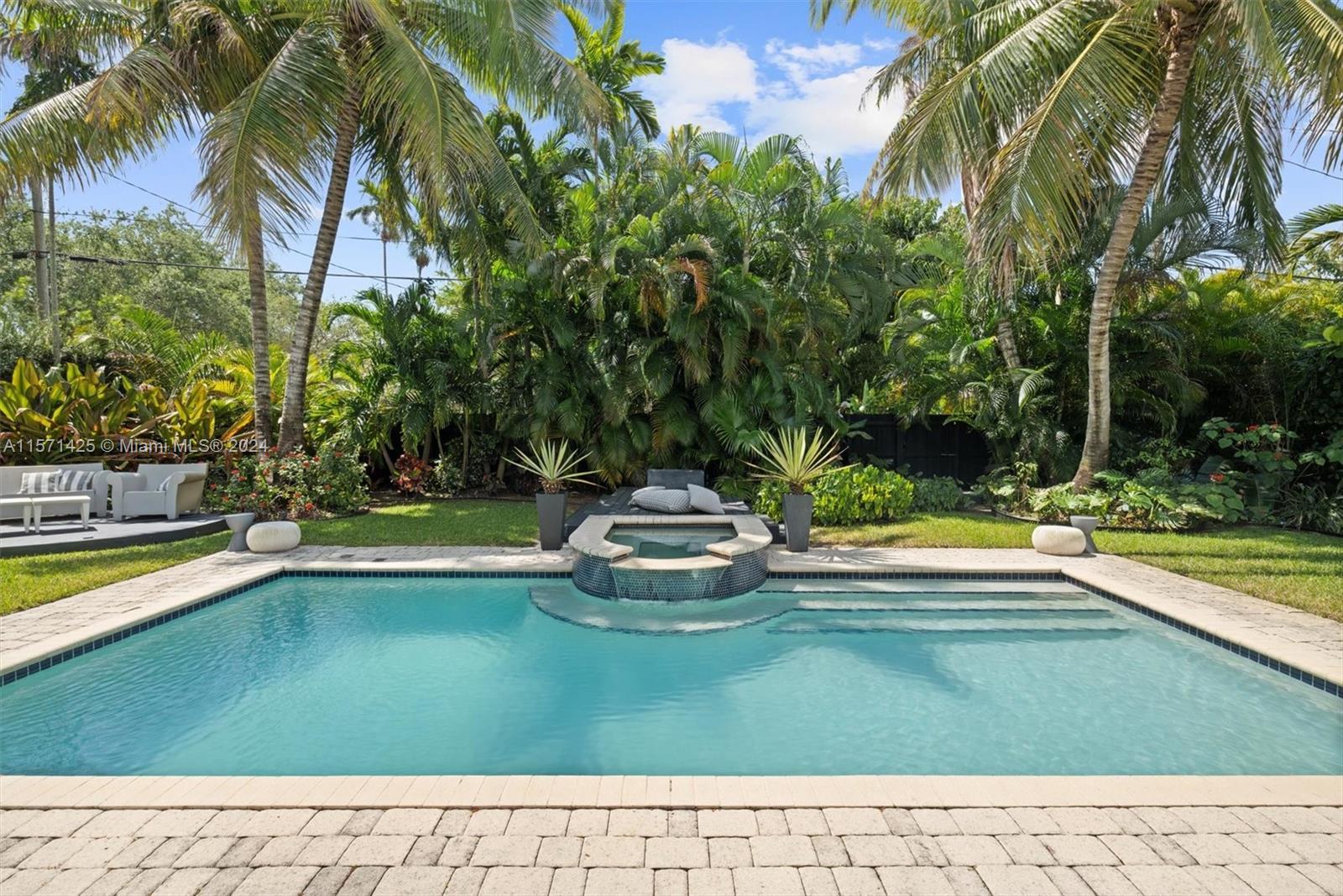 Spotless 3 bed/2 bath pool home in the heart of Miami Shores. Don't look any further! This home offe