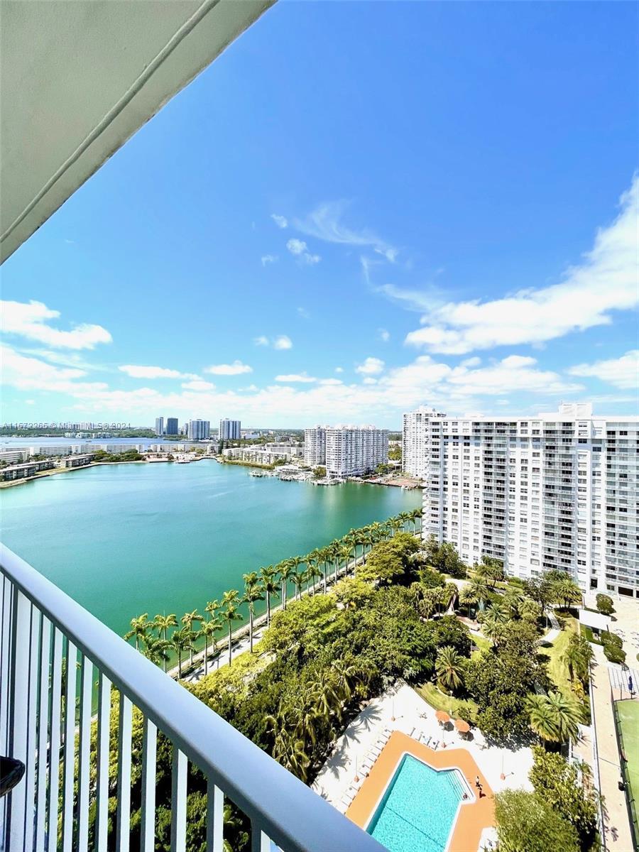 Amazing west views from this 1 bed and 1.5 bath apartment on the 21st floor in the heart of Aventura