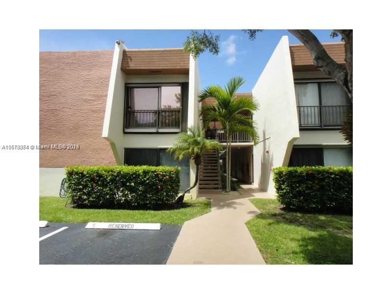 Pinecrest Perfect Condominium Rarely Available Large 3 bedrooms and 2 bathrooms with large swimming 