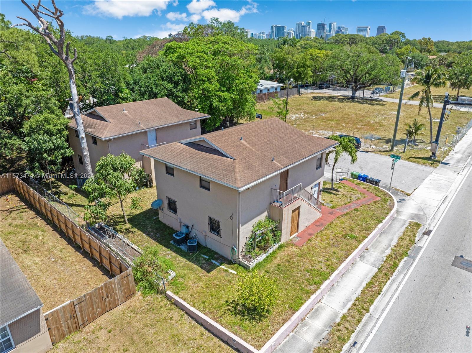 Excellent investment opportunity in Fort Lauderdale with this multifamily with two independent build