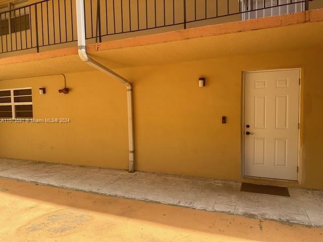 Great opportunity for investors!!! Spacious  2 bedroom, 1,5 bathroom unit in the heart of Hialeah, c