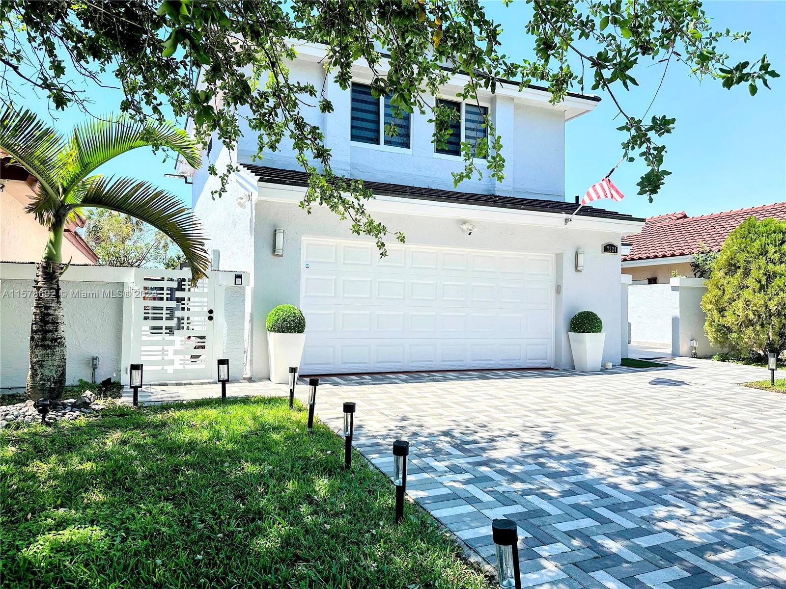 Property located in a central area of Miami Lakes, in the gated community of The Moors, an excellent