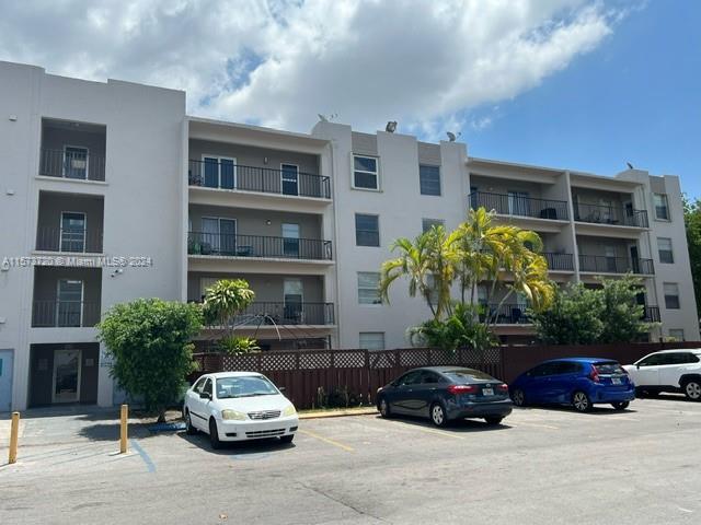Bright unit in the heart of Hialeah, spacious living room and dining area, Large master bedroom w/wa