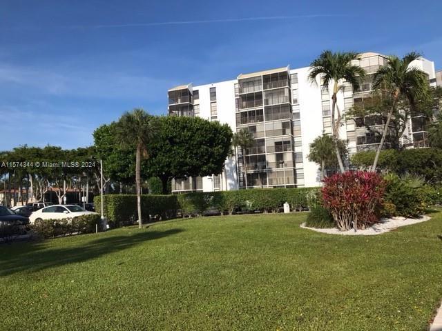 Photo of 20500 W Country Club Dr #308 in Aventura, FL