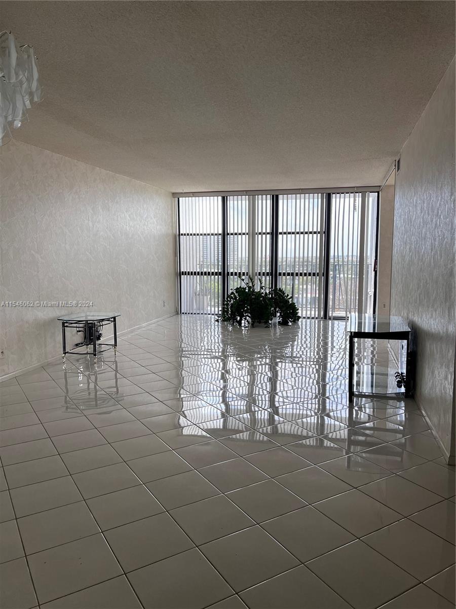 Photo of 1000 Parkview Dr #807 in Hallandale Beach, FL