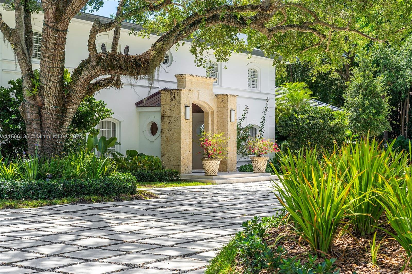 Photo of 10255 Lakeside Dr in Coral Gables, FL