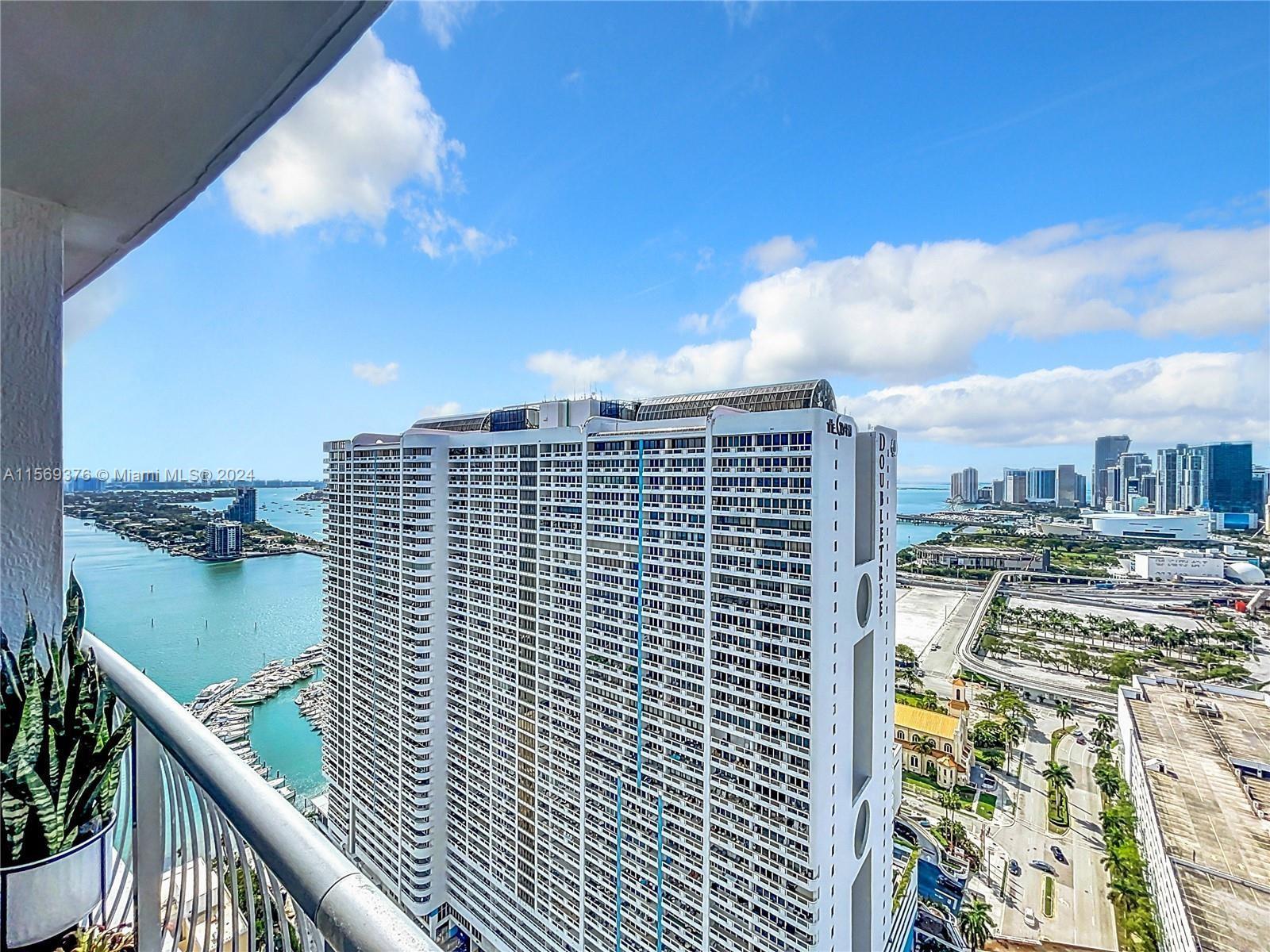 Luxurious studio unit in Miami's Media & Entertainment District, within Opera Tower. Offers stunning