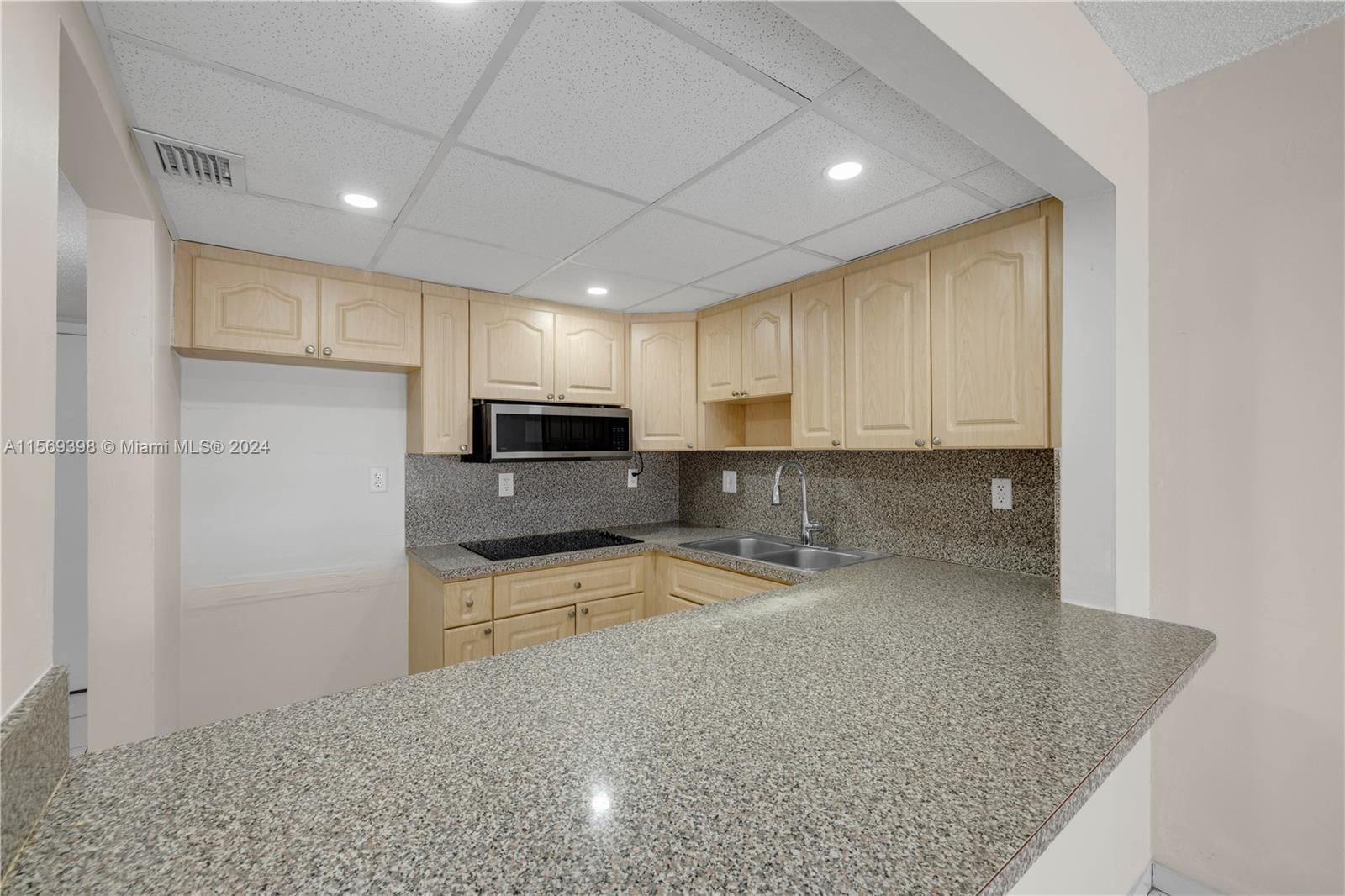 Nice and spacious 2 Bed 2 Bath condo in the heart of Hialeah at a walking distant of Westland Mall a
