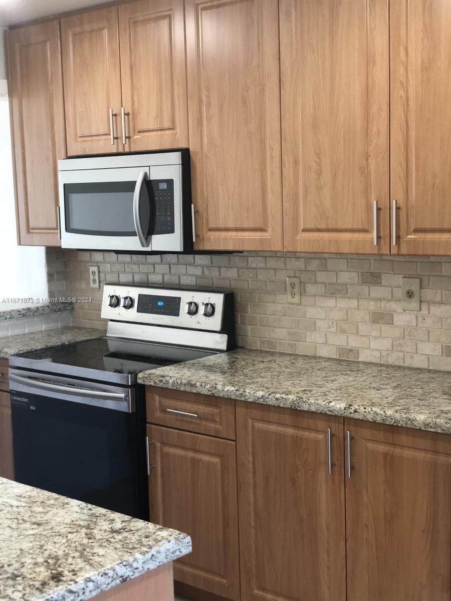 Photo of 151 Lakeview Dr #201 in Weston, FL