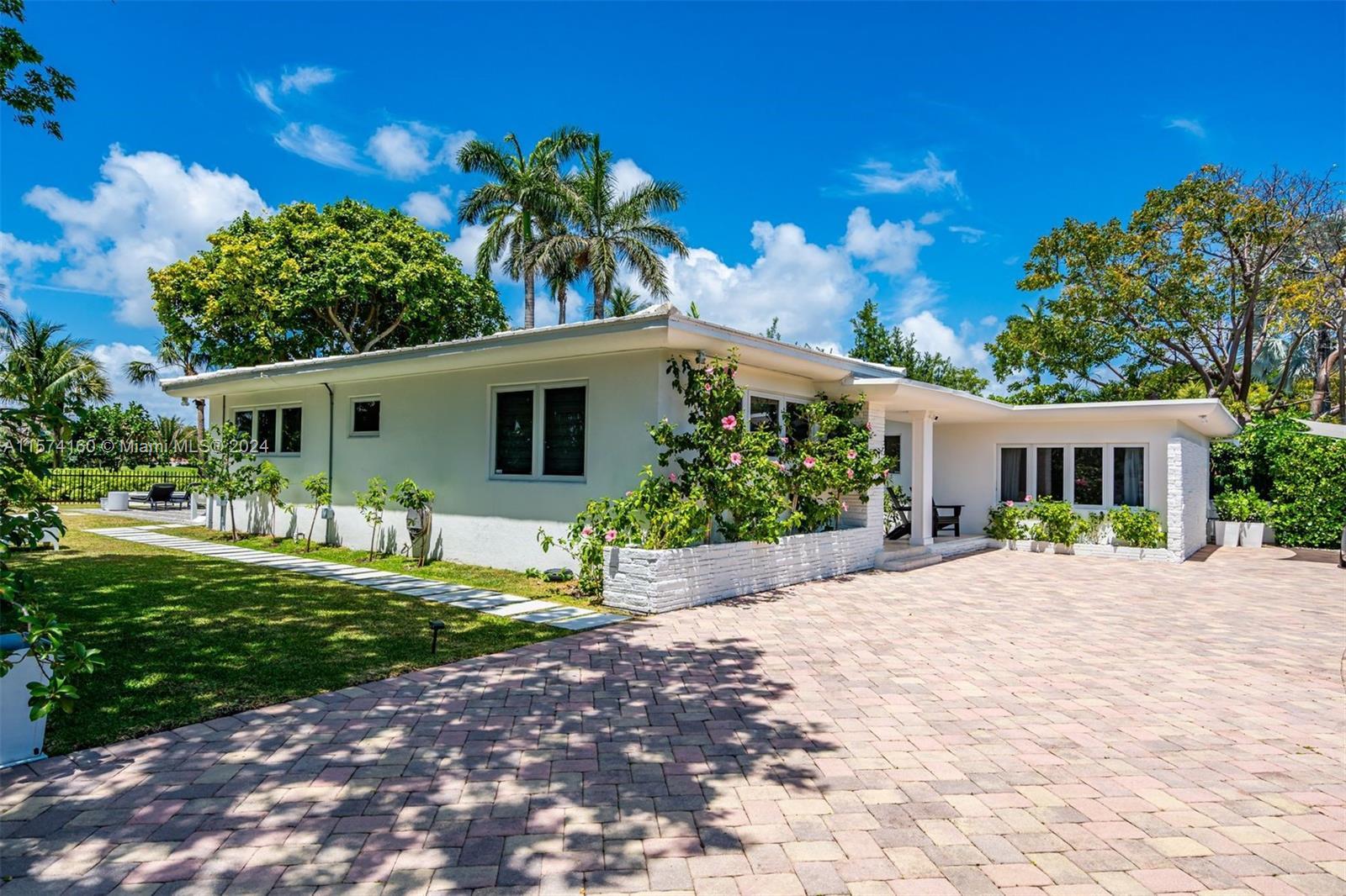 Nestled within the prestigious Miami Beach neighborhood, this luxurious property commands a prime po