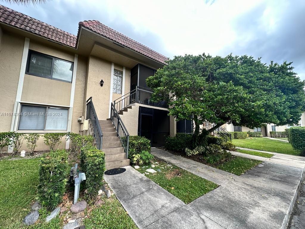 Photo of 302 Lakeview Dr #204 in Weston, FL