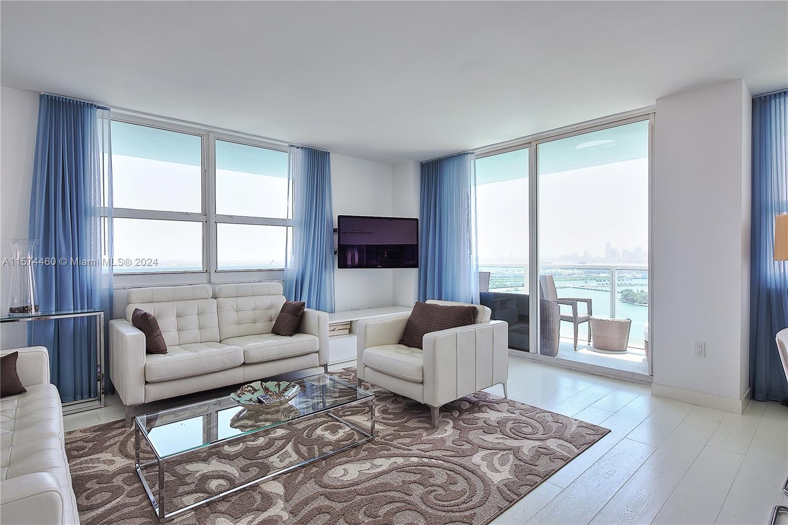 Luxury Corner Unit at the Floridian. Breathtaking view facing the intracoastal bay and Ocean. Italia