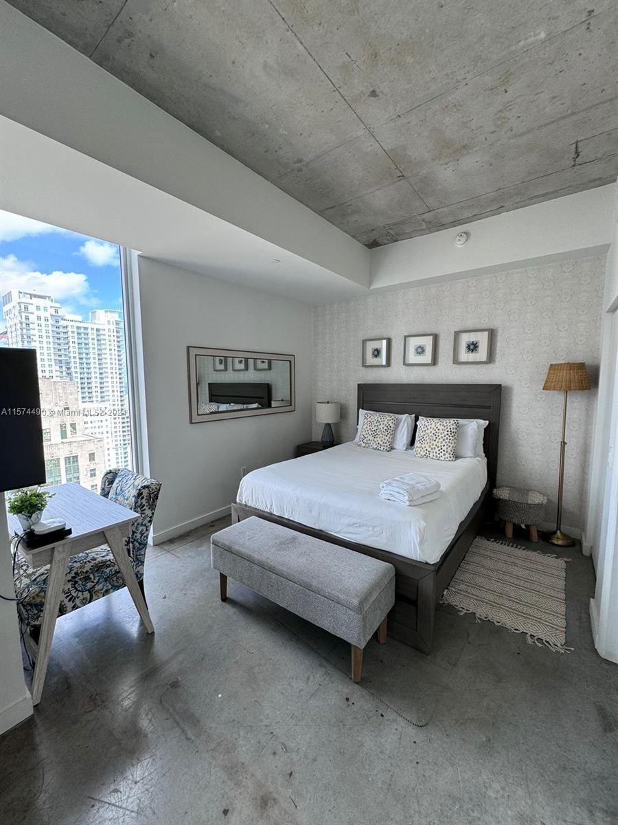 DOWNTOWN MIAMI, PERFECT LOCATION OF THIS LOFT STYLE UNIT. SHORT TERM RENTALS ALLOWED( 30 DAY MIN). F