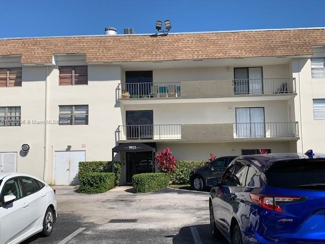 TWO BEDROOMS AND ONE-BATH UNIT LOCATED IN THE HEART OF MIAMI SHORES.  EXCELLENT LOCATION CLOSE TO SH
