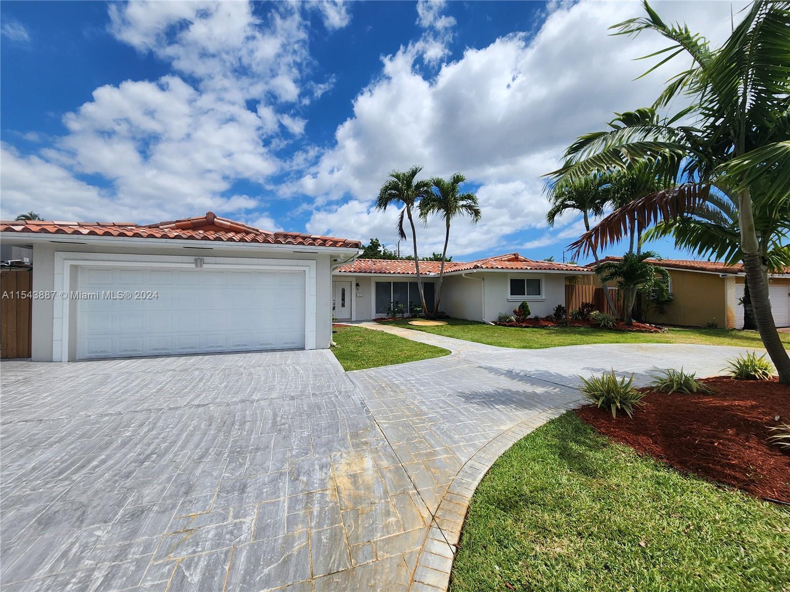 Photo of 4233 Jackson St in Hollywood, FL