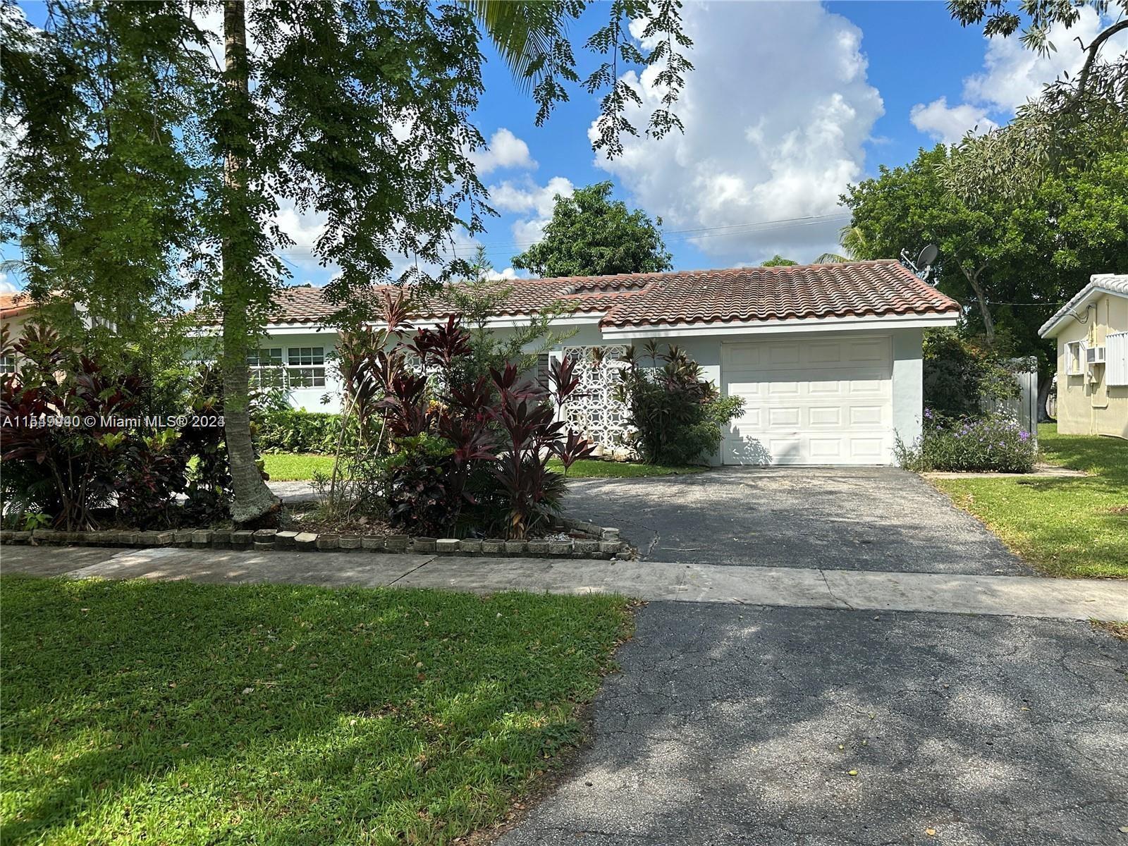 Photo of 1918 N 45th Ave in Hollywood, FL