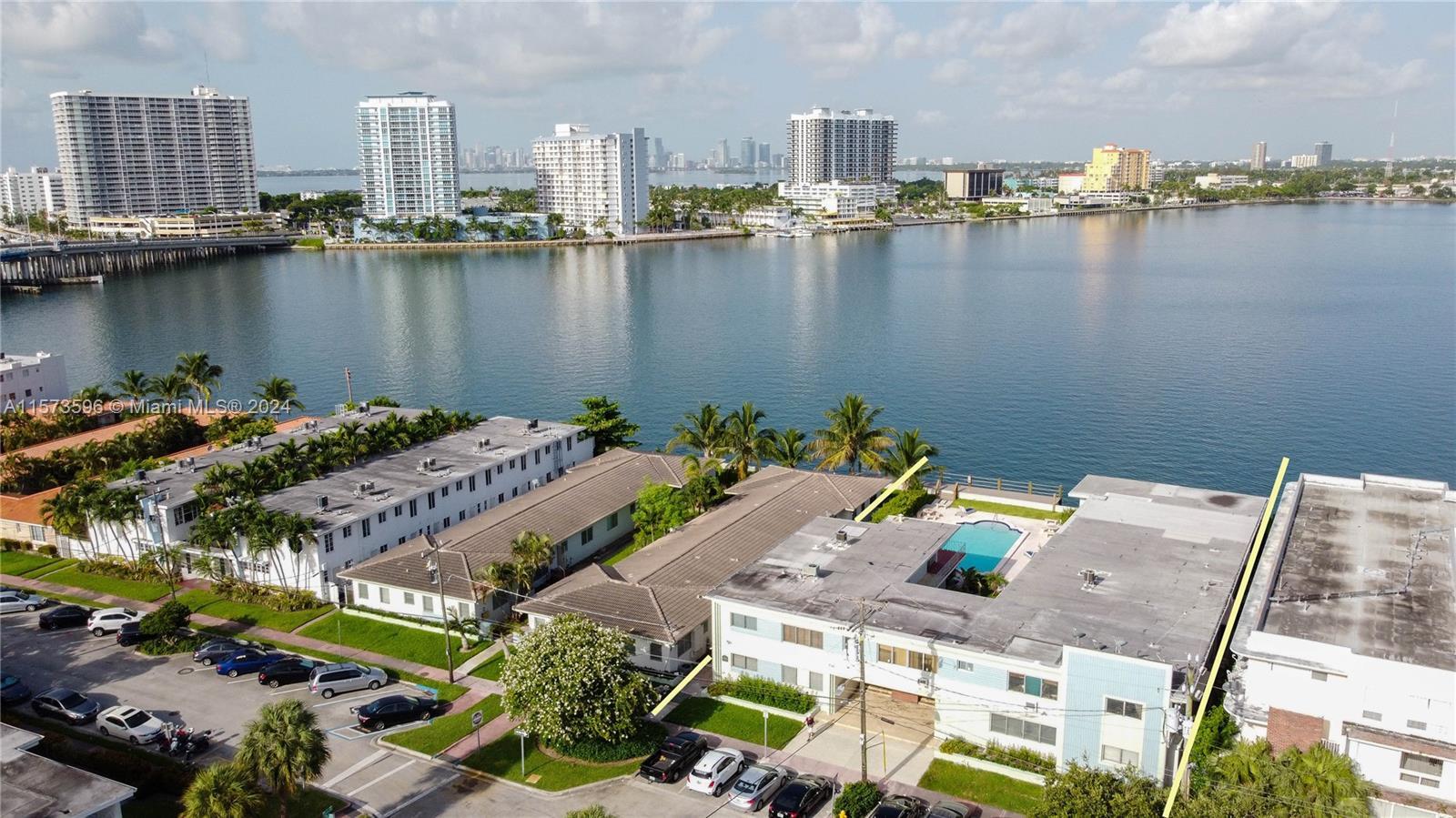 Check out this fantastic one-bedroom in a waterfront Art Deco gem! Dive into Miami Beach living with
