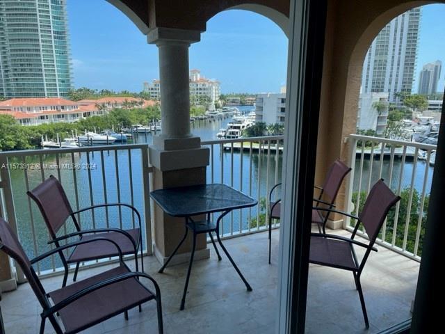Most gorgeous view of the intracoastal and boats from every window. Furnished, turnkey 2/2 penthouse