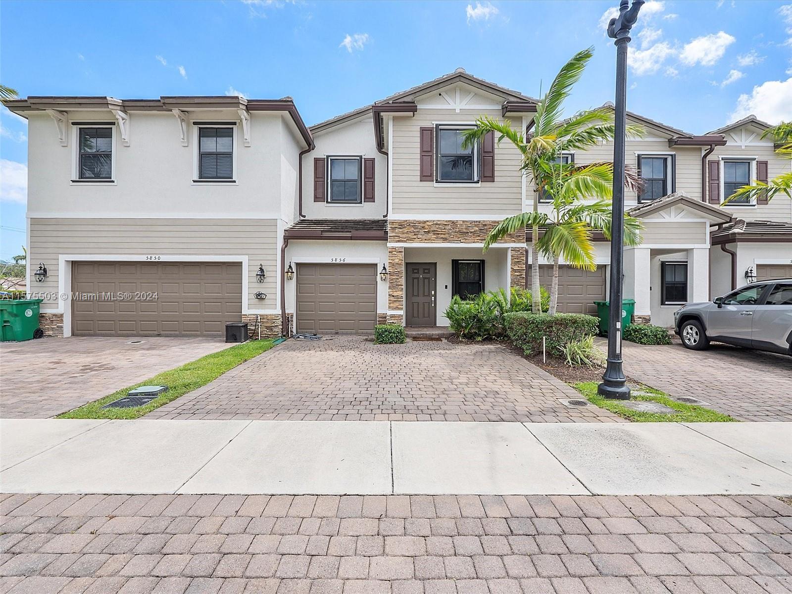 Photo of 5856 Clydesdale Ct in Davie, FL