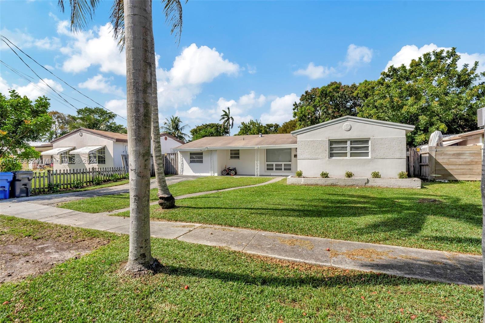 Photo of 3043 Hayes St in Hollywood, FL
