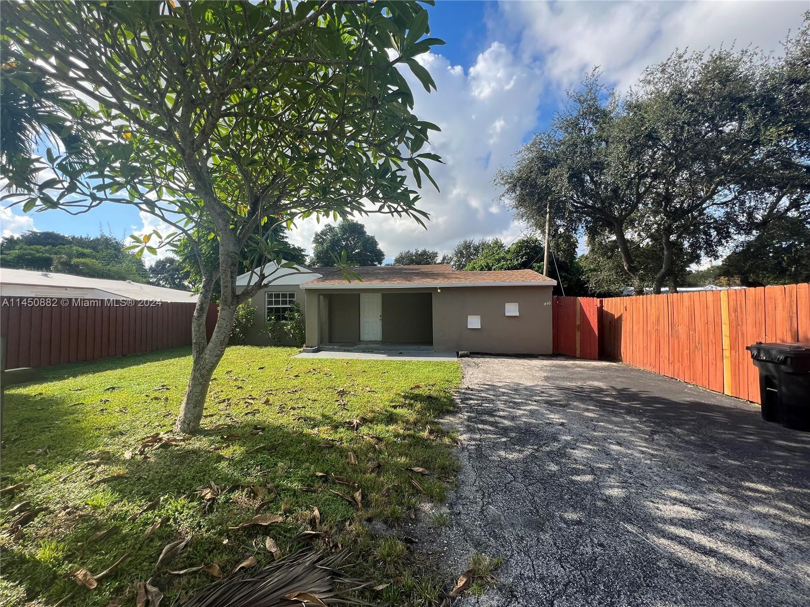 Photo of 1440 SW 30th St in Fort Lauderdale, FL