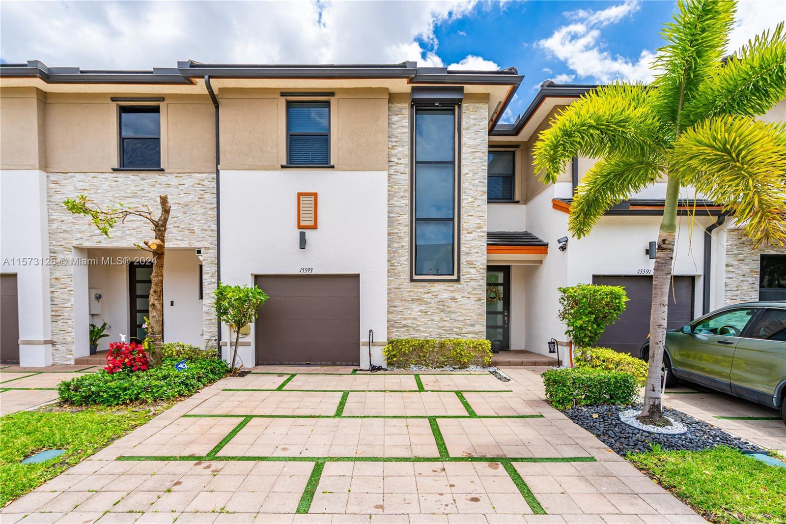 Come live in Miami Lakes exclusive SATORI community!. Townhome with 3 beds 2.5 baths. Spacious gourm