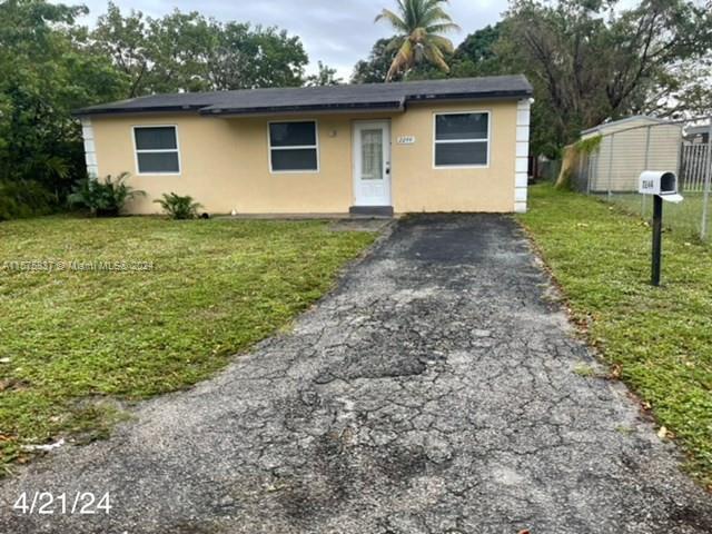 Photo of 2244 Mayo St in Hollywood, FL