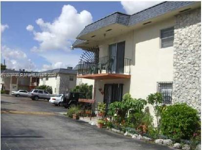 Centrally located 1BD/1BA corner unit condo in Hialeah. Tile floors throughout, open living area wit