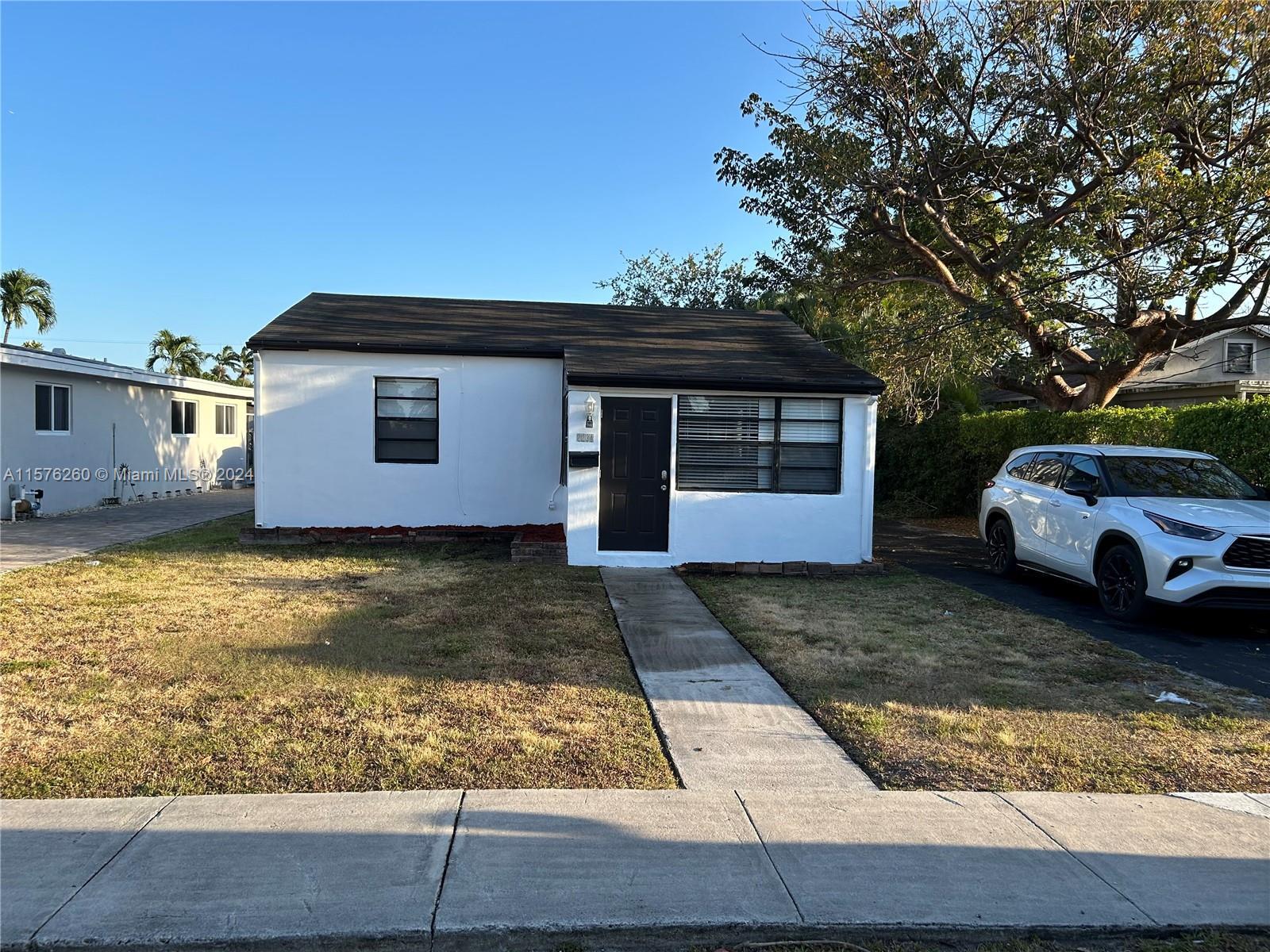 Newly remodeled  2/1 r with Seller to credit new roof with PRMG Mortgage Approval.