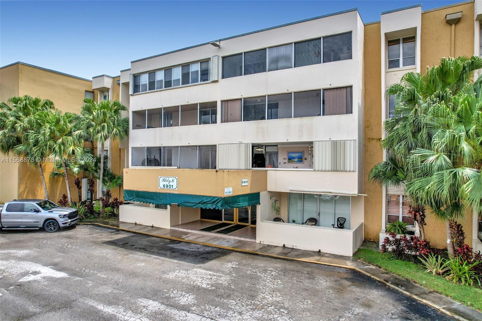 Welcome to this charming and wonderfully spacious condo nestled in Kendall Lakes. Step inside this r
