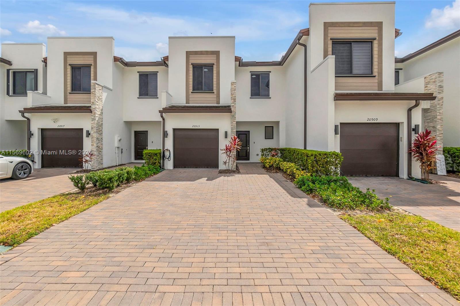Newly built in 2021 Townhouse and situated within the prestigious Vistas at Via Ventura Community. F