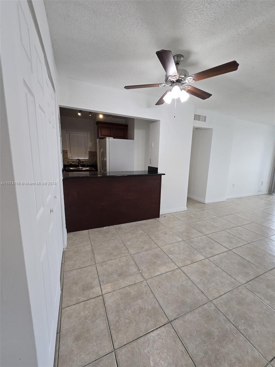 FRESHLY RENOVATED APT WITH GREAT VIEW TO DOLPHIN EXPRESSWAY. 2/1.5 CORNER UNIT IN EXCELLENT CONDITIO