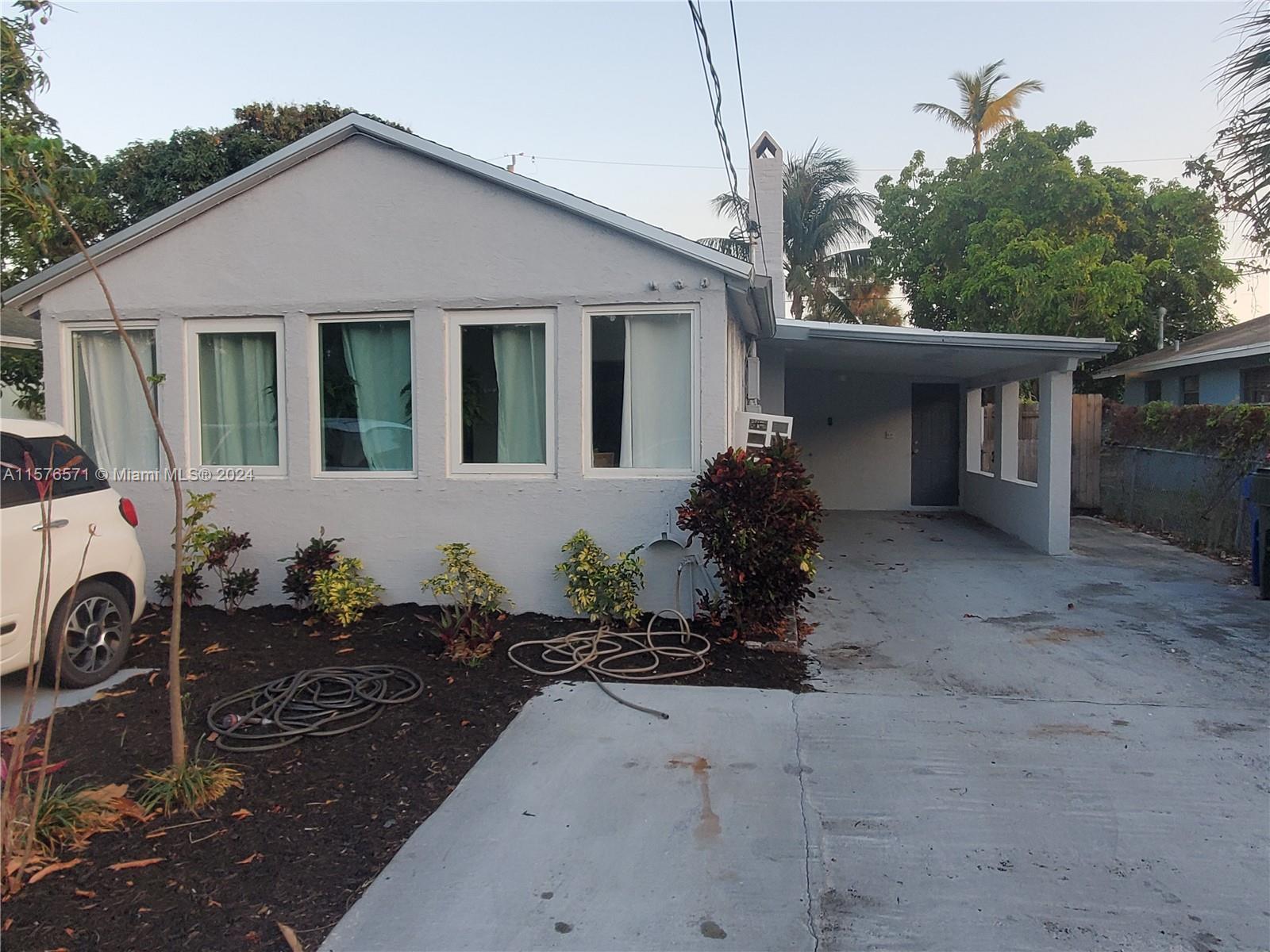 Updated duplex in the heart of Fort Lauderdale! Both units have recently been remodeled. The first u