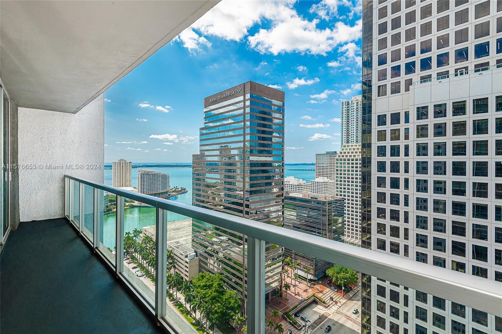 GORGEOUS 1/1 AT 500 BRICKELL (EAST TOWER)! STUNNING WATER/BAY, CITY/SKYLINE, BRICKELL CITY CTR VIEWS