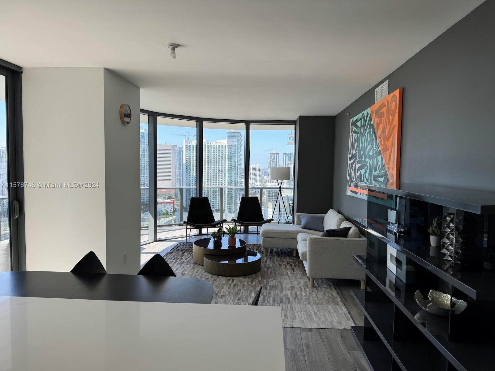 Experience Panoramic Views at SLS LUX Brickell.

Move in today and enjoy an apartment with stunnin
