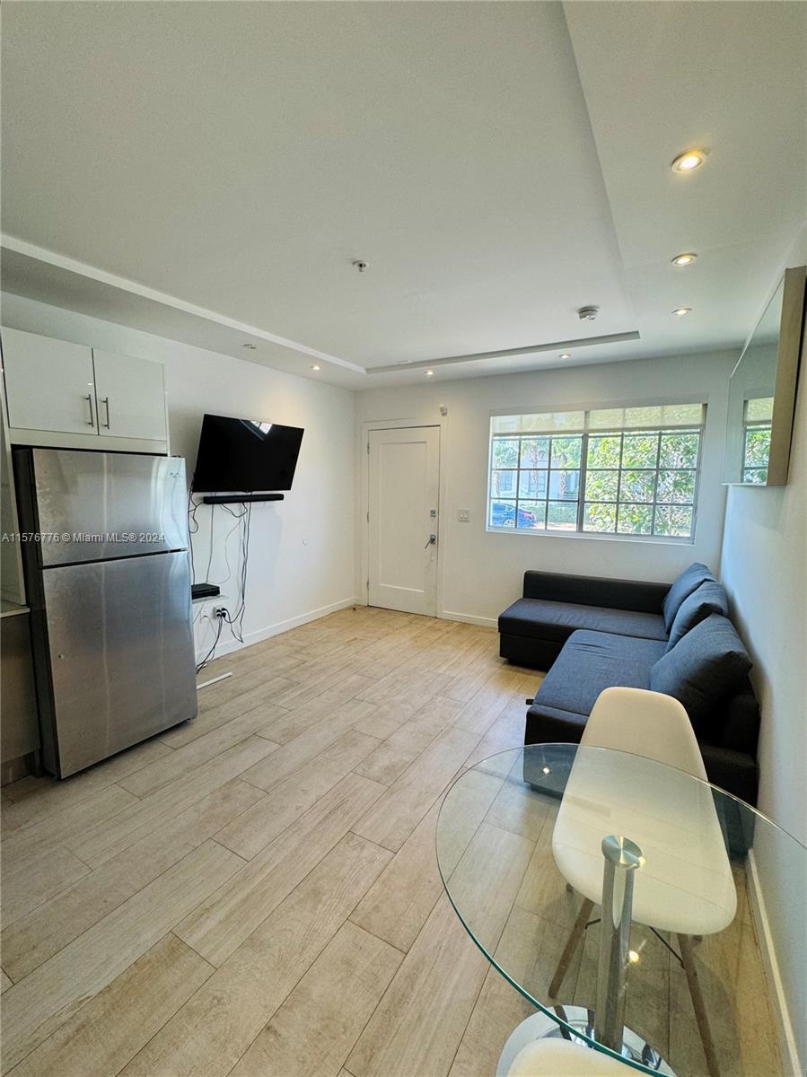 Rental opportunity in Miami Beach with this stylish 1-bedroom apartment! Offering a great deal with 