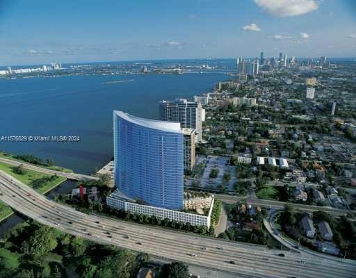 GORGEOUS 2-BED / 2.5 BATH UNIT OVERLOOKING BISCAYNE BAY, ON THE 28TH FLOOR, ITALIAN GRANITE KITCHEN,