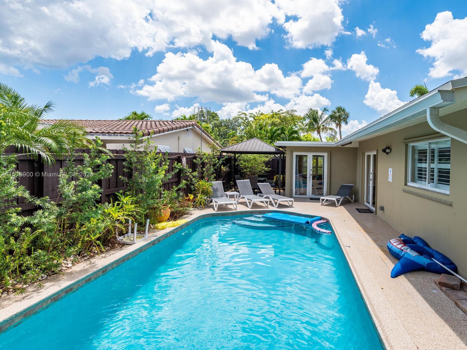 GORGEOUS 3 BED AND 2 BATH POOL HOME IN THE HEART OF WILTON MANORS. 
LIKE HAVING YOUR OWN LITTLE OAS